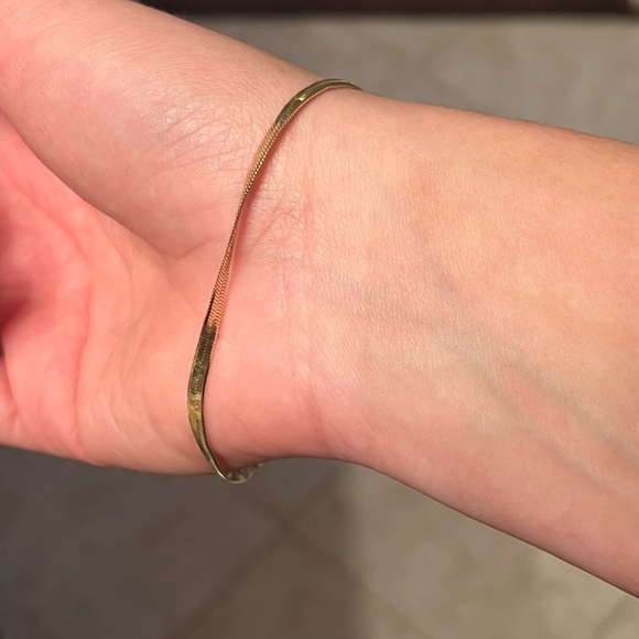 Kendra Scott Herringbone Chain Bracelet in 18k Yellow Gold Vermeil - Picture 8 of 12
